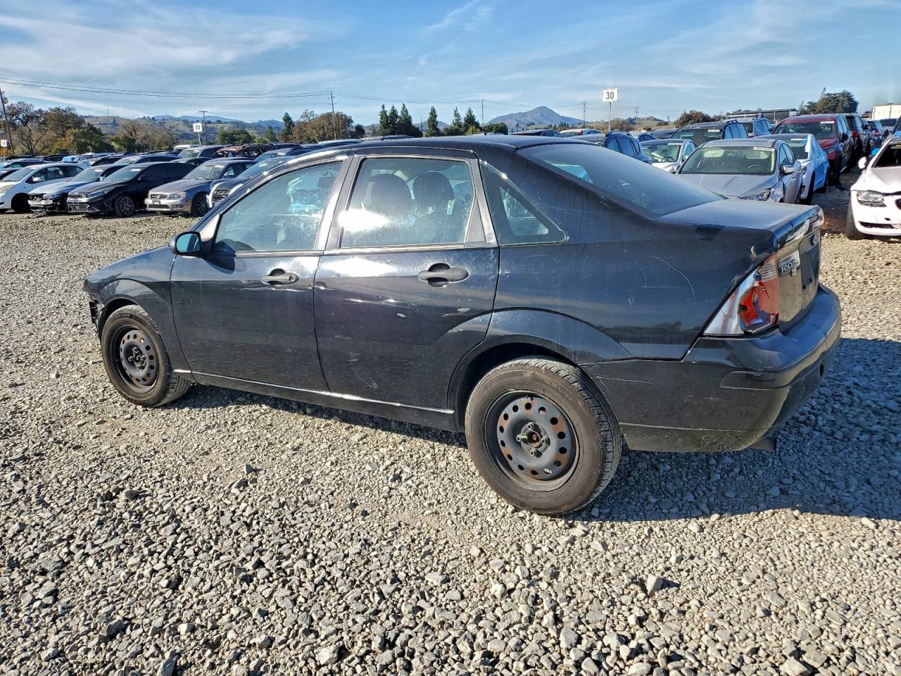 2006 Ford Focus VIN 1FAHP34N06W249979 photo 2