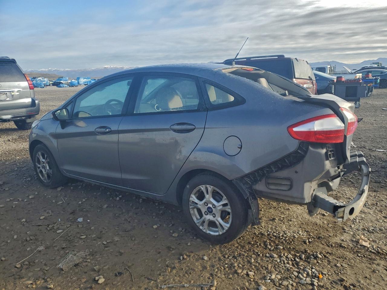 2014 Ford Fiesta VIN 3FADP4BJ6EM176717 photo 2