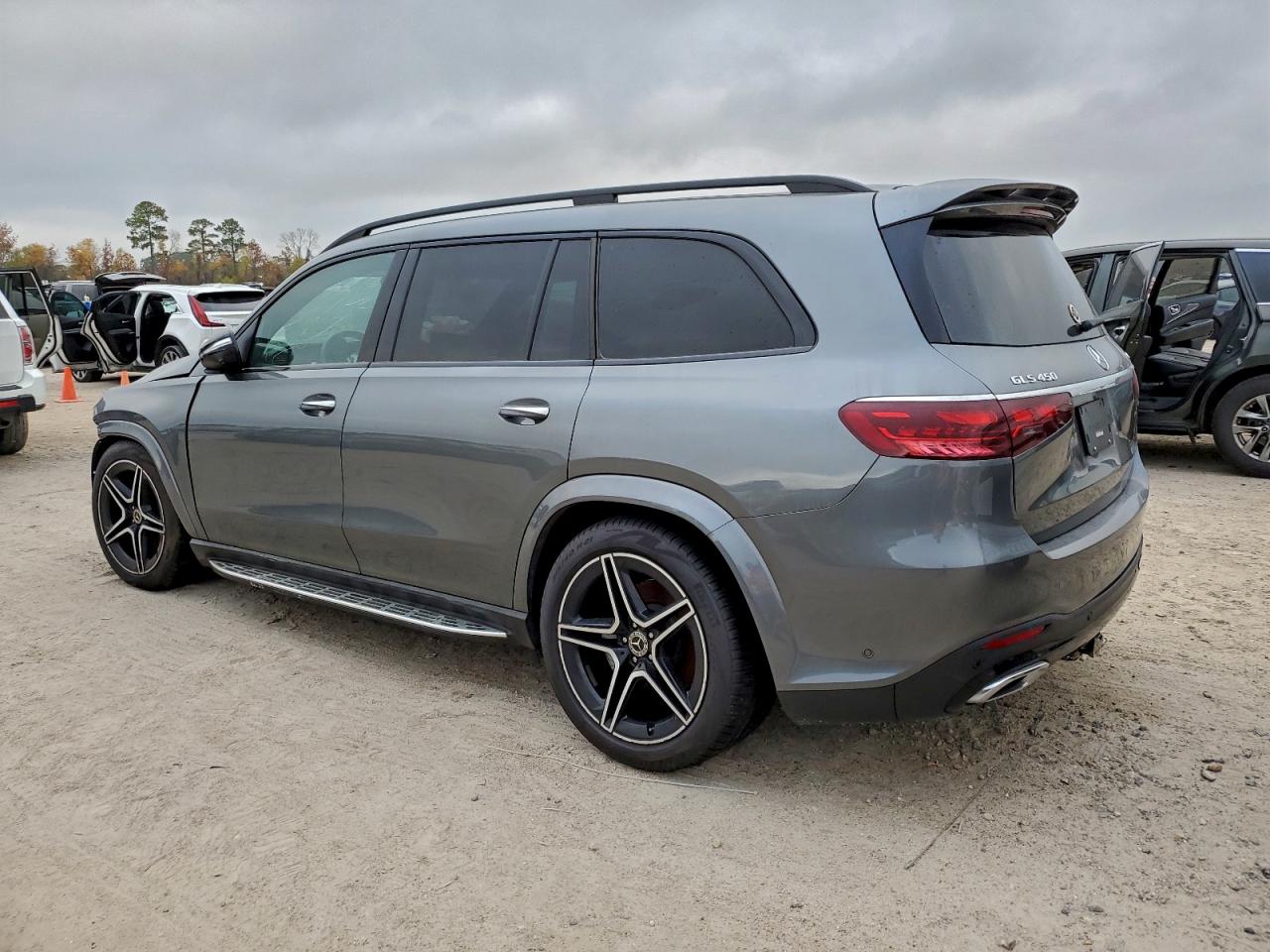 2024 Mercedes-Benz Gls-class VIN 4JGFF5KE4RB239742 photo 2