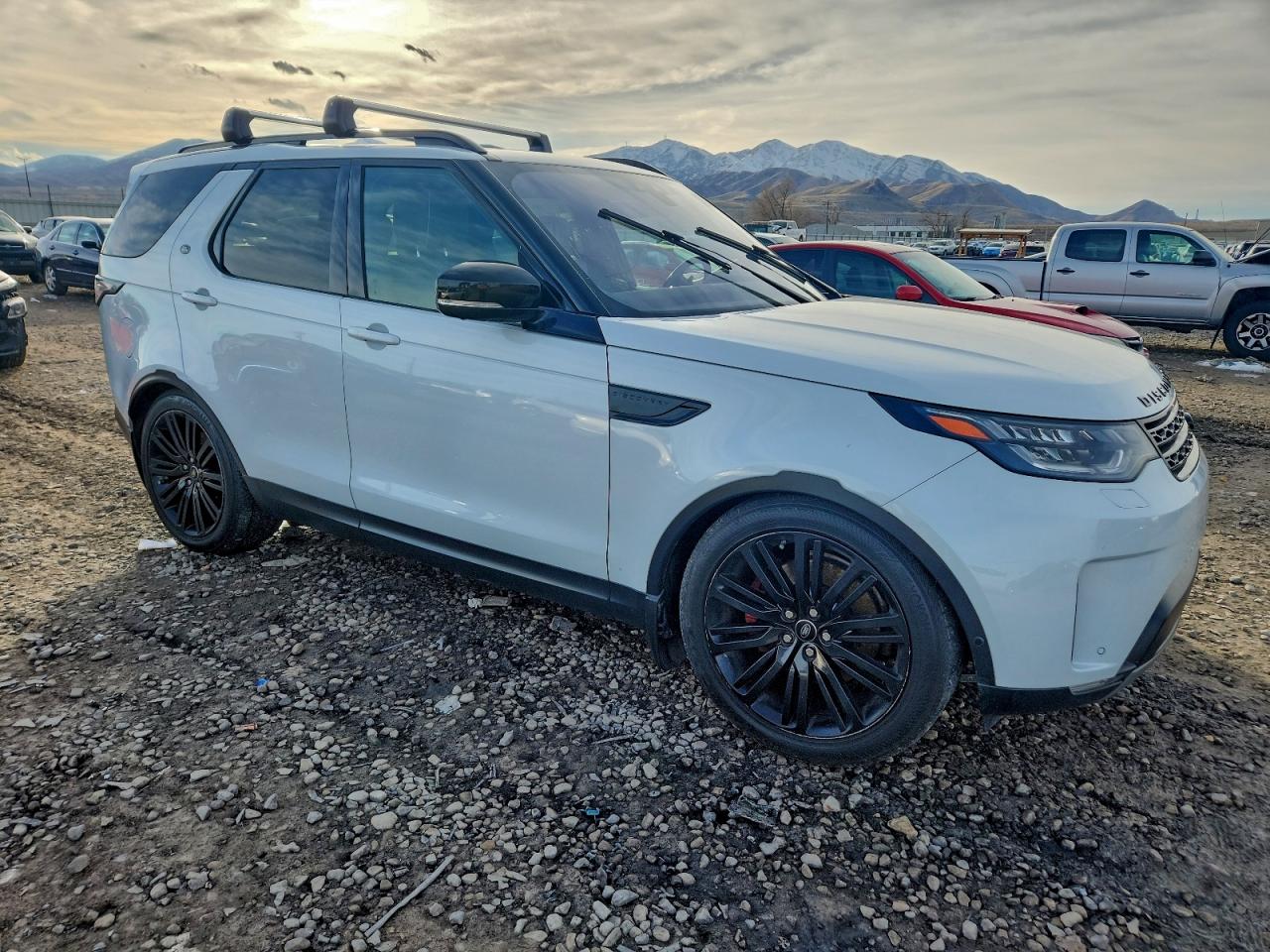 2017 LAND Discovery VIN SALRHBBV6HA040361 photo 4