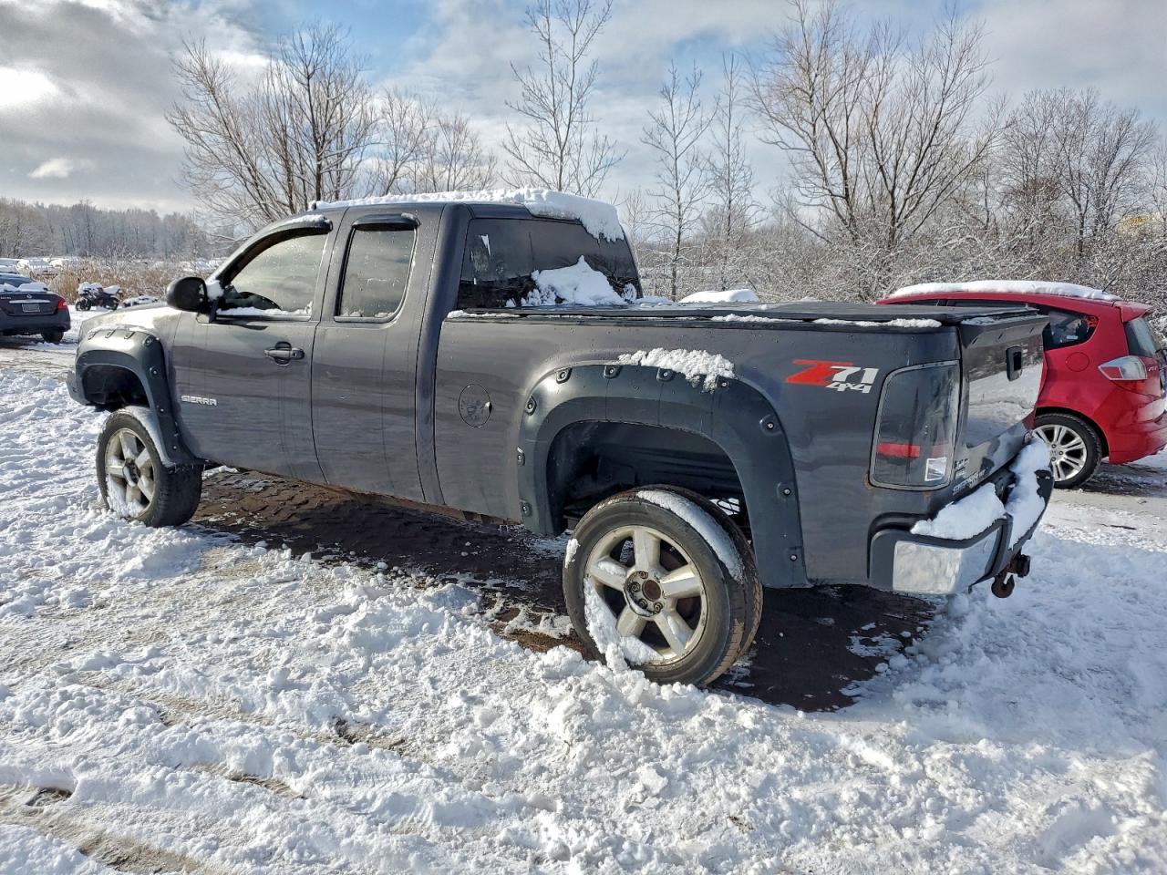 2011 GMC SIERRA VIN 1GTR2WE3XBZ332792 photo 2