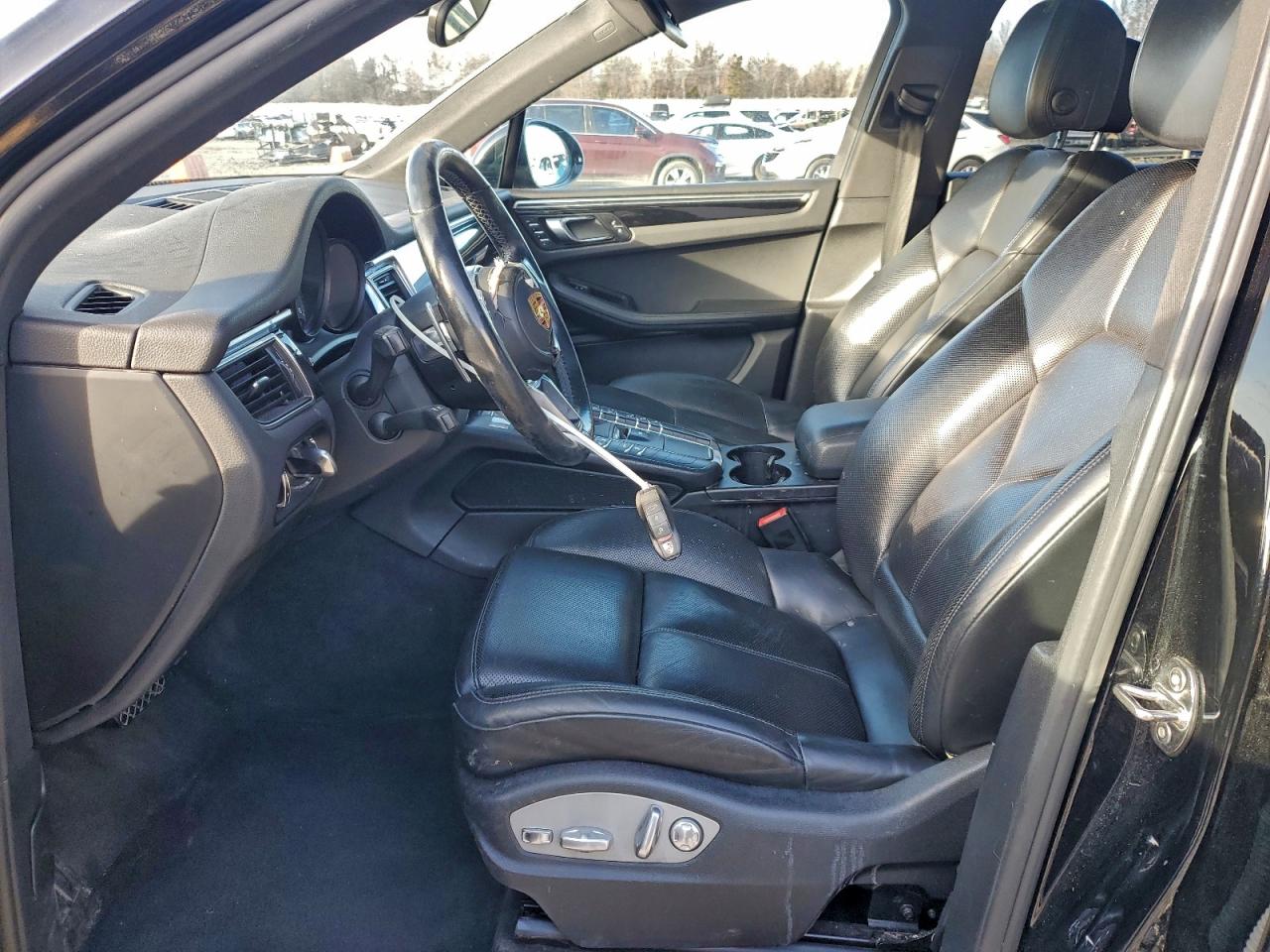 2017 Porsche Macan VIN WP1AB2A54HLB19411 photo 7