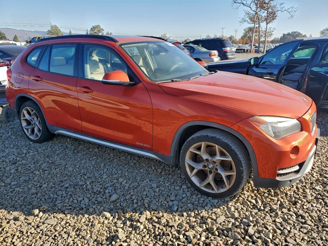2013 BMW X1 VIN WBAVM1C54DVW42511 photo 4