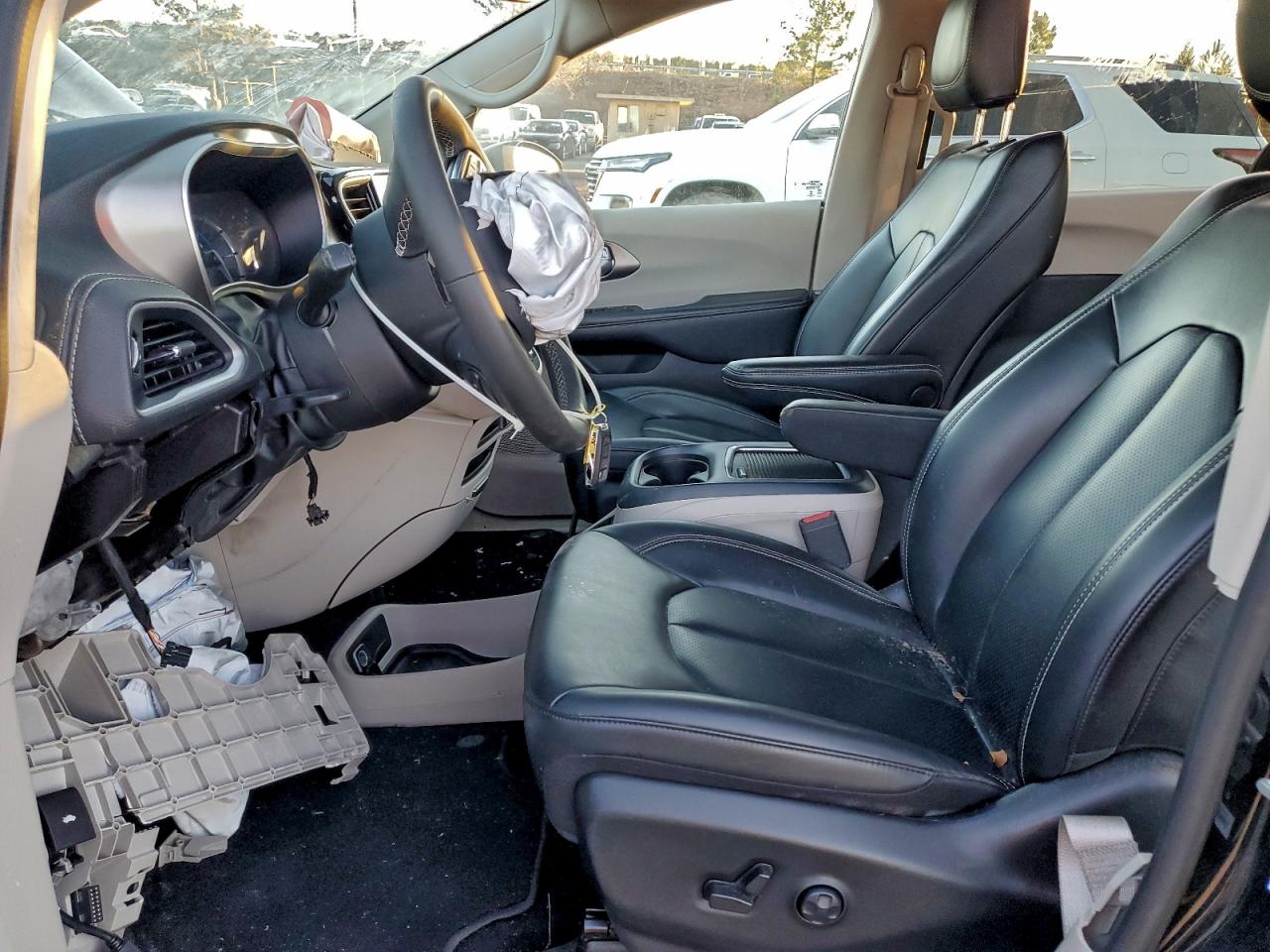 2023 Chrysler Pacifica VIN 2C4RC1L78PR562466 photo 7