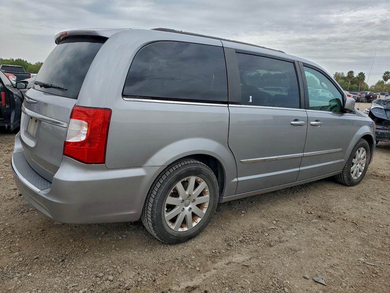 2015 Chrysler Minivan VIN 2C4RC1BG0FR578211 photo 3