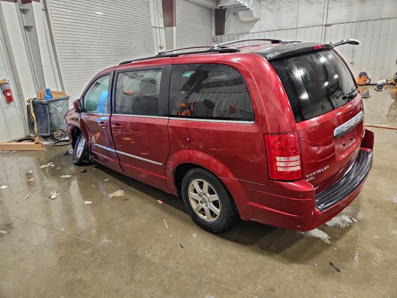 2010 Chrysler Minivan VIN 2A4RR5DX1AR441414 photo 2
