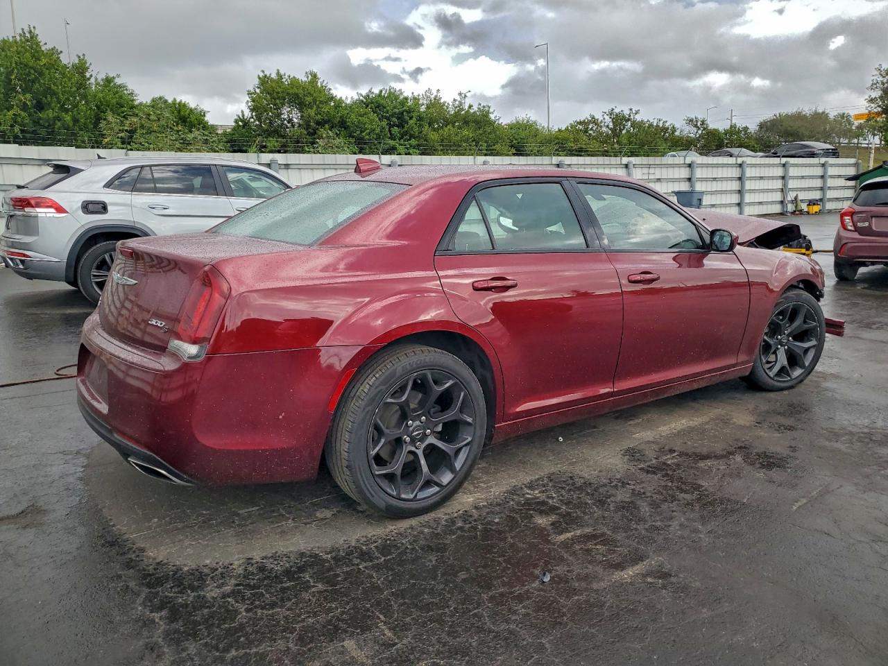 2019 Chrysler 300 VIN 2C3CCABG5KH654015 photo 3