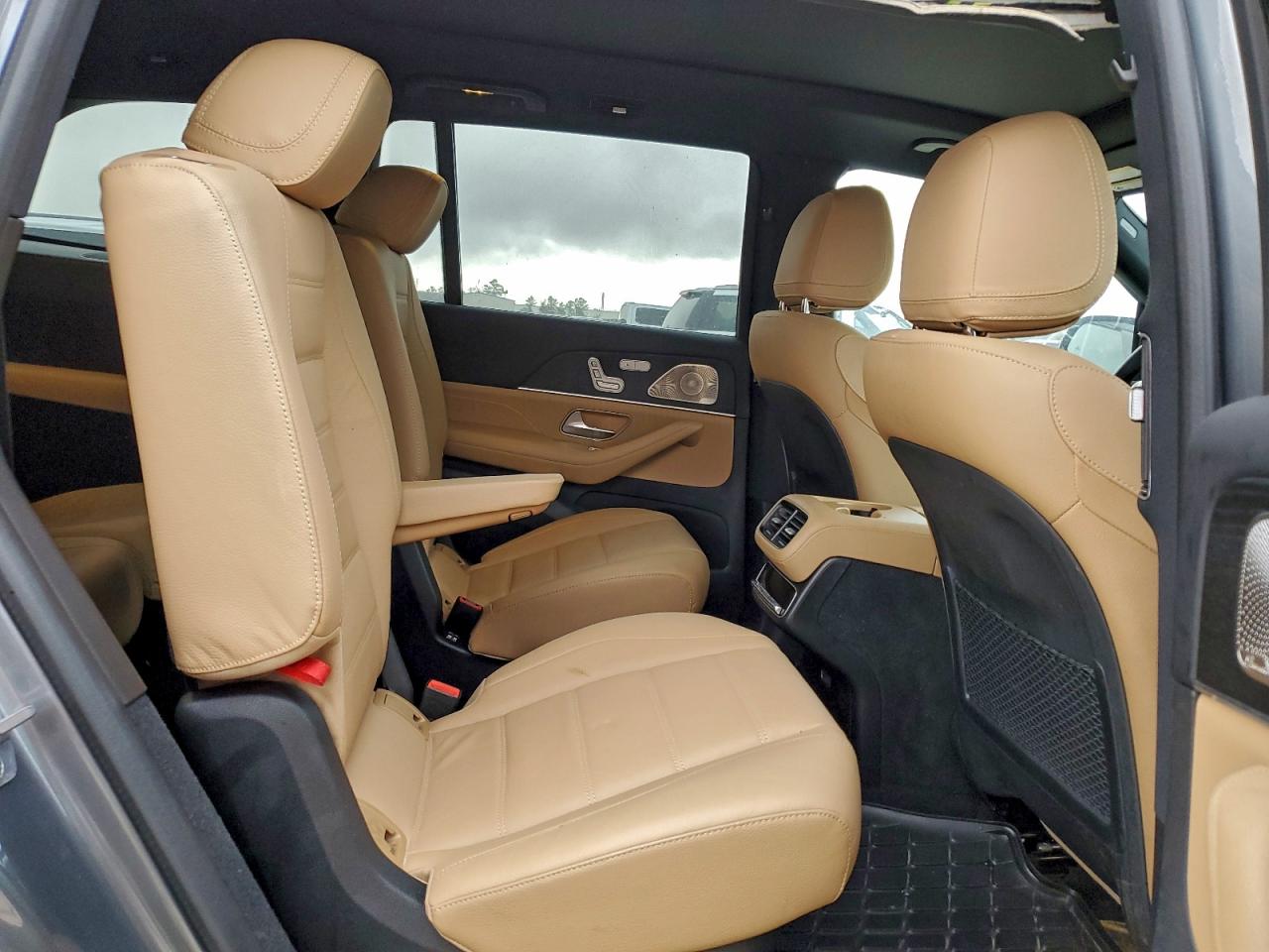 2024 Mercedes-Benz Gls-class VIN 4JGFF5KE4RB239742 photo 11