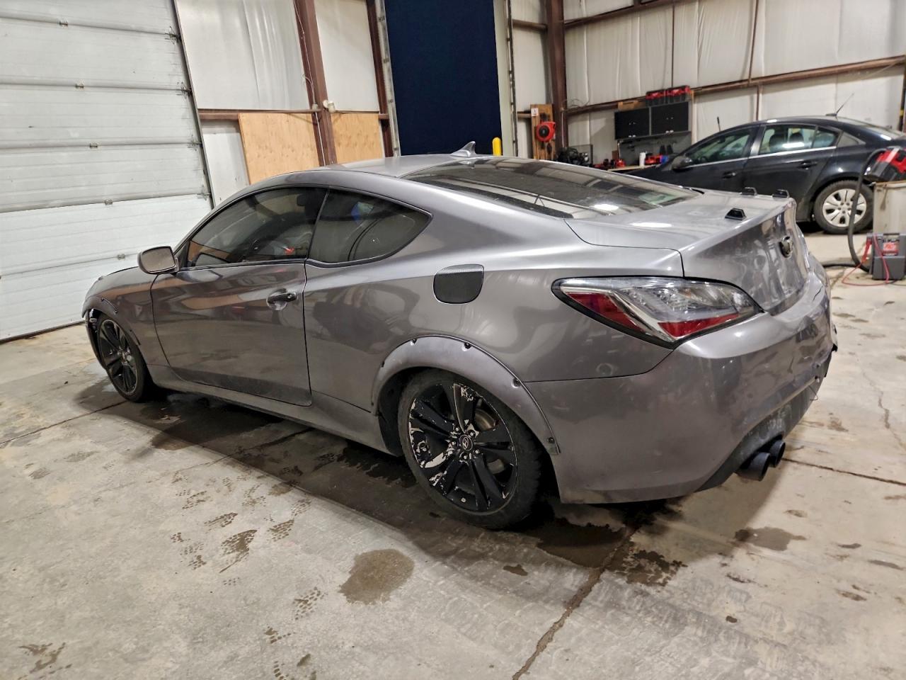 2011 Hyundai Genesis VIN KMHHT6KD2BU060141 photo 2