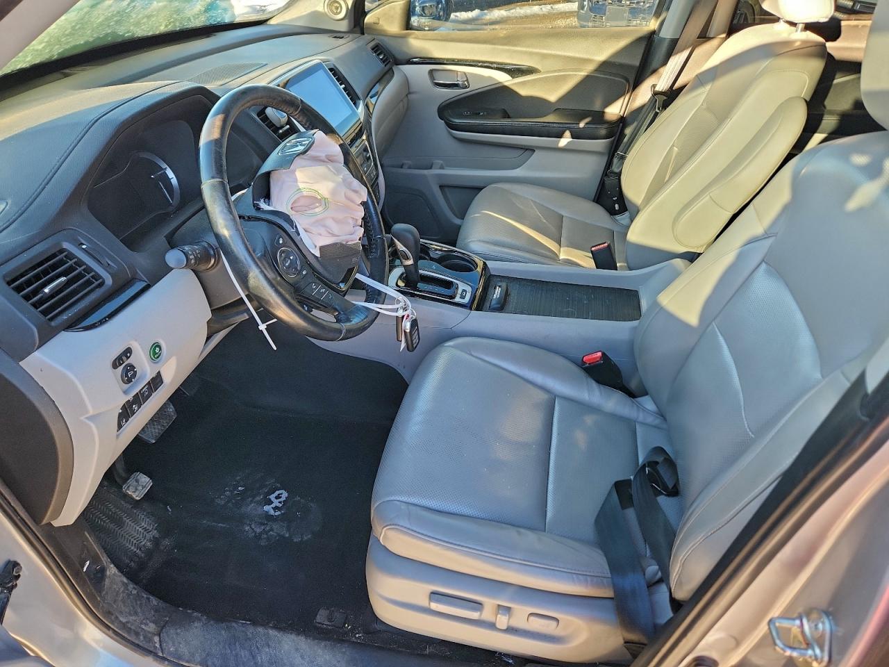 2018 Honda Ridgeline VIN 5FPYK3F72JB017542 photo 7