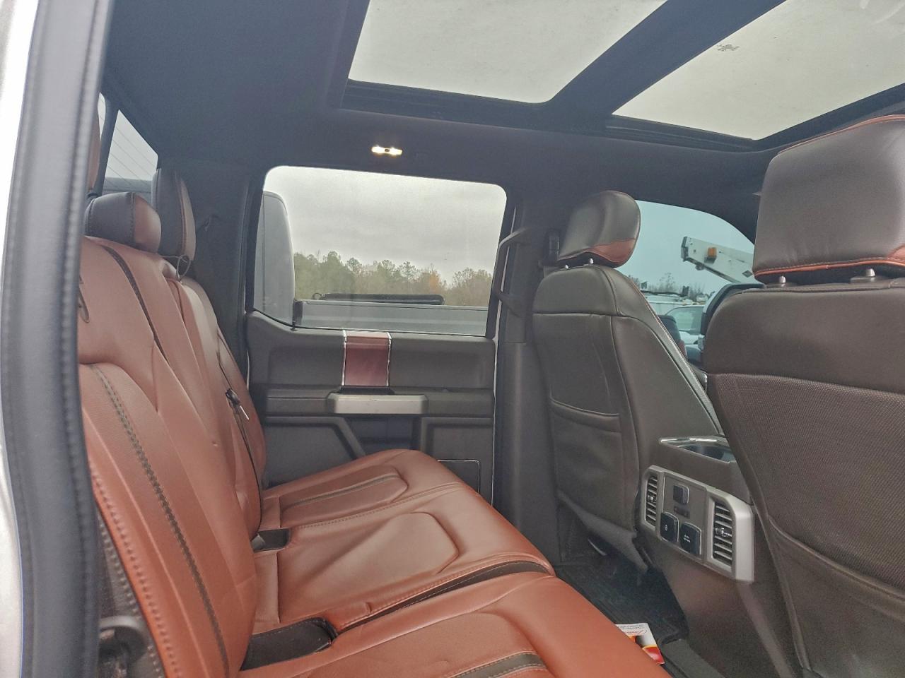 2019 Ford F450 VIN 1FT8W4DT1KEF39827 photo 11