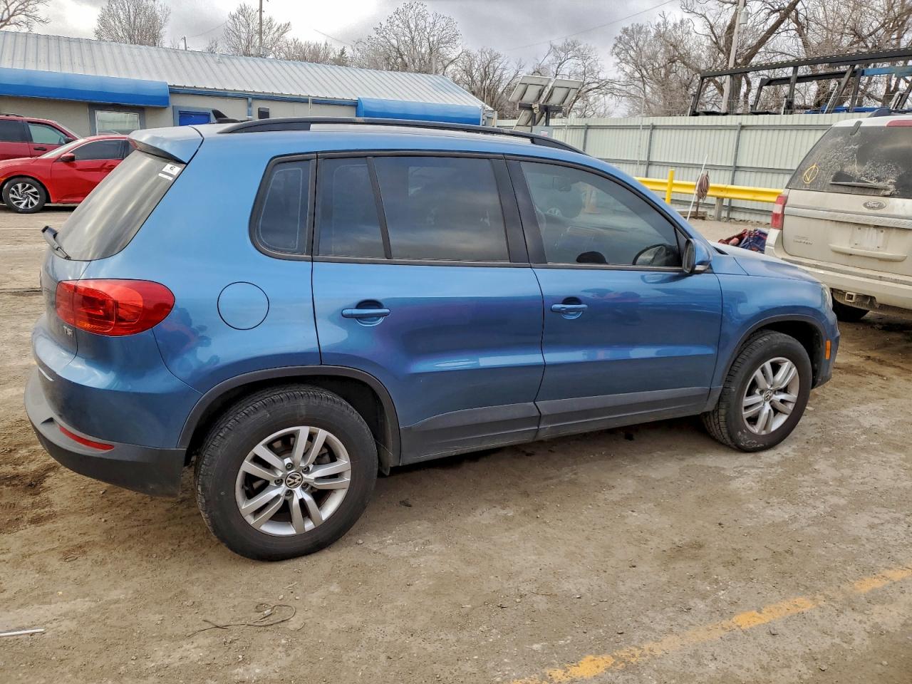 2017 Volkswagen Tiguan VIN WVGAV7AX3HK024220 photo 3