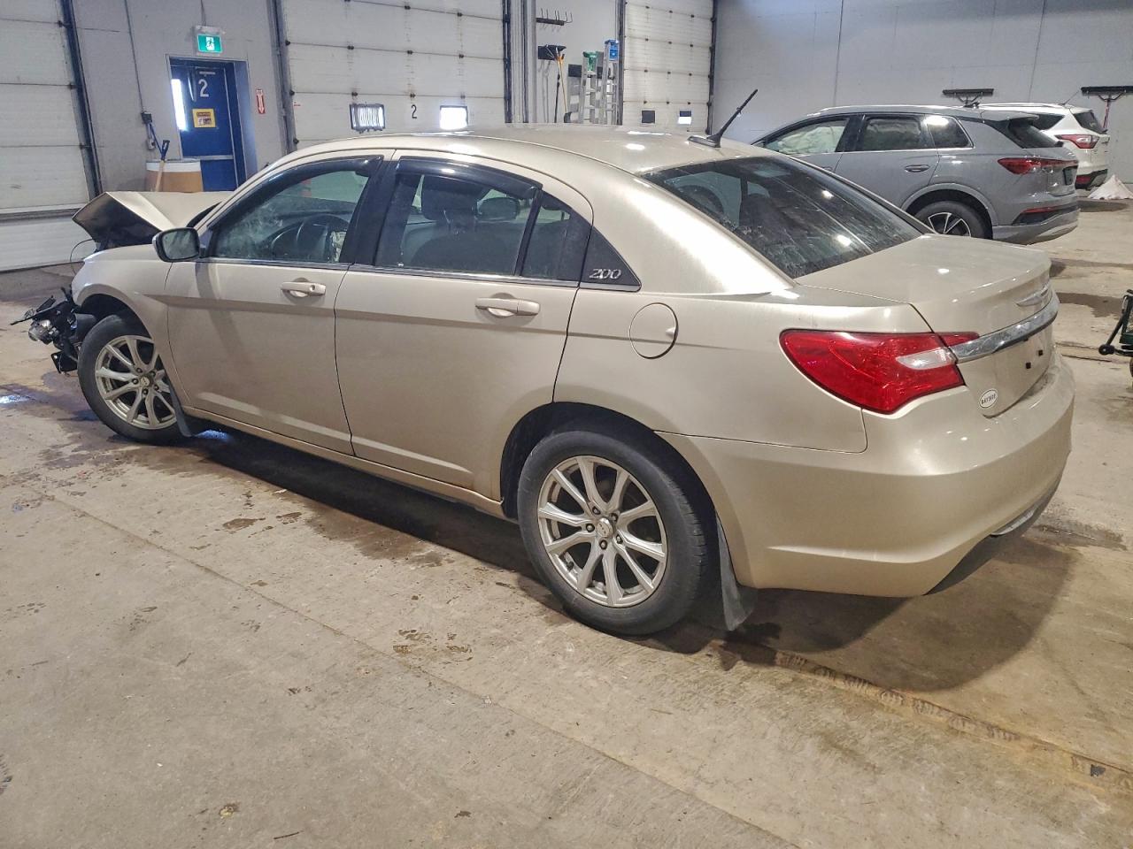 2014 Chrysler 200 VIN 1C3CCBABXEN131841 photo 2