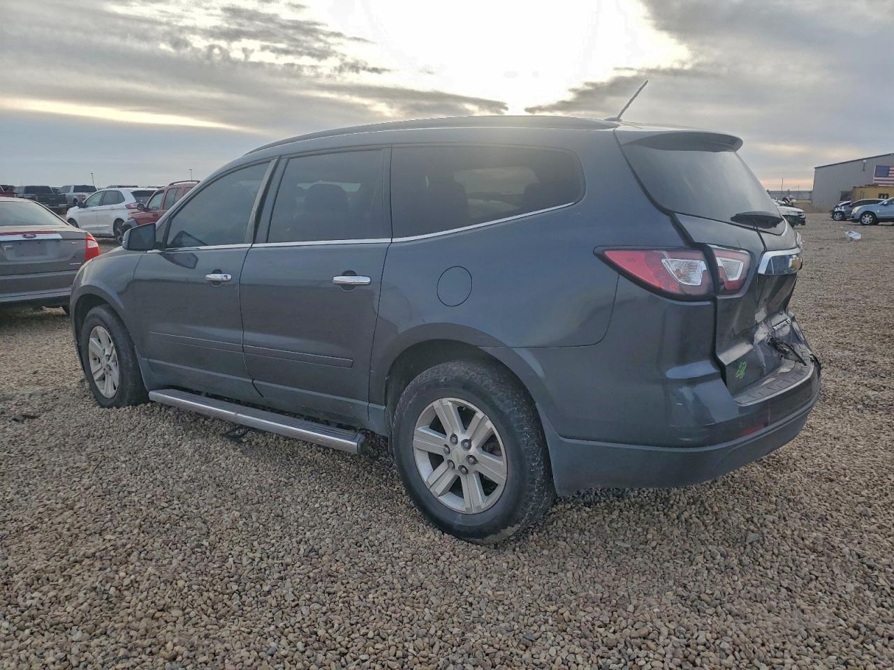 2013 Chev Traverse VIN 1GNKRJKD3DJ191358 photo 2