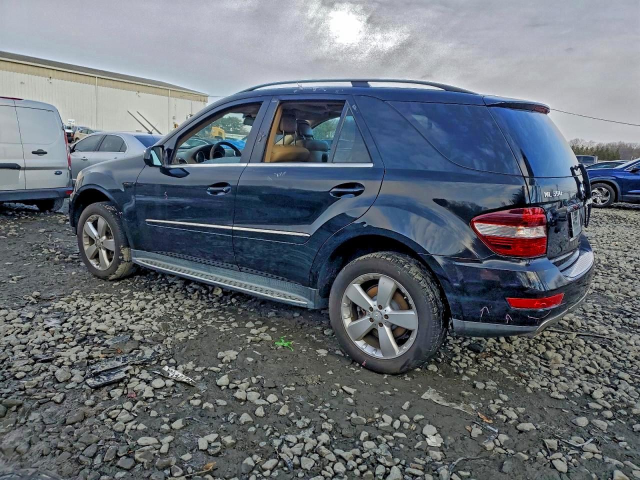 2010 Mercedes-Benz M-class VIN 4JGBB8GBXAA595844 photo 2