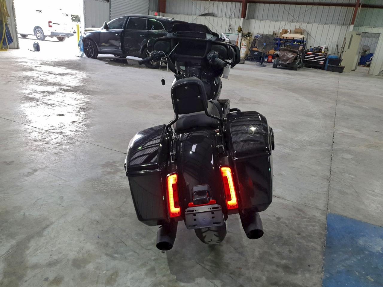 2025 HARLEY Fl VIN 1HD1KB714SB632689 photo 4