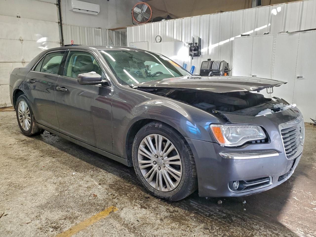 2014 Chrysler 300 VIN 2C3CCARGXEH120390 photo 4
