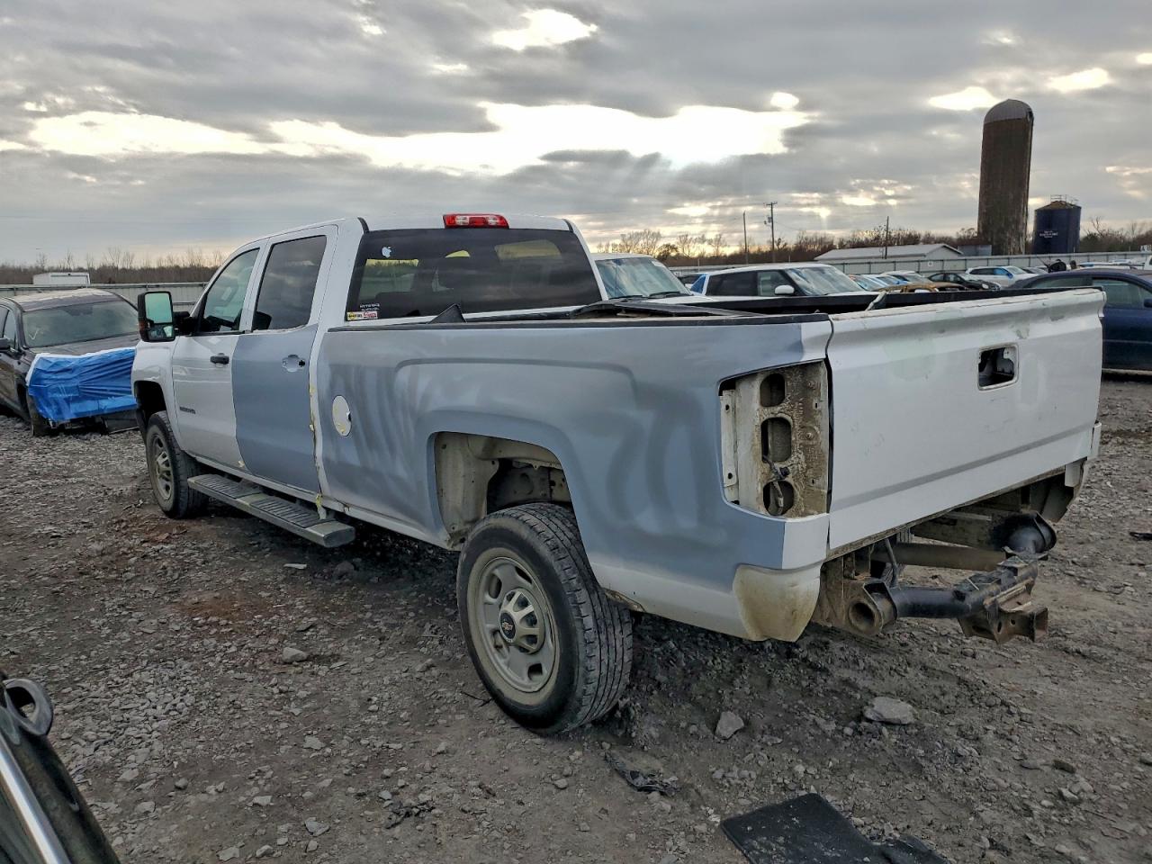 2018 Chevrolet All models VIN 1GC1KUEG7JF164436 photo 2