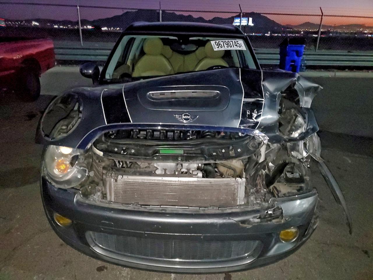 2009 MINI Cooper VIN WMWMM33549TP90331 photo 5