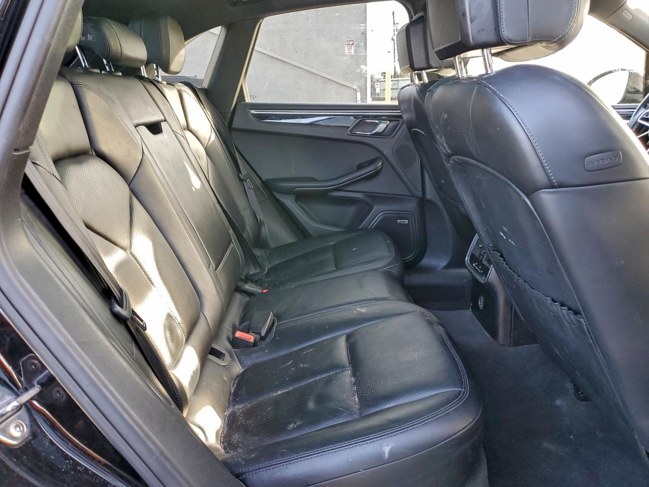 2017 Porsche Macan VIN WP1AB2A54HLB19411 photo 11