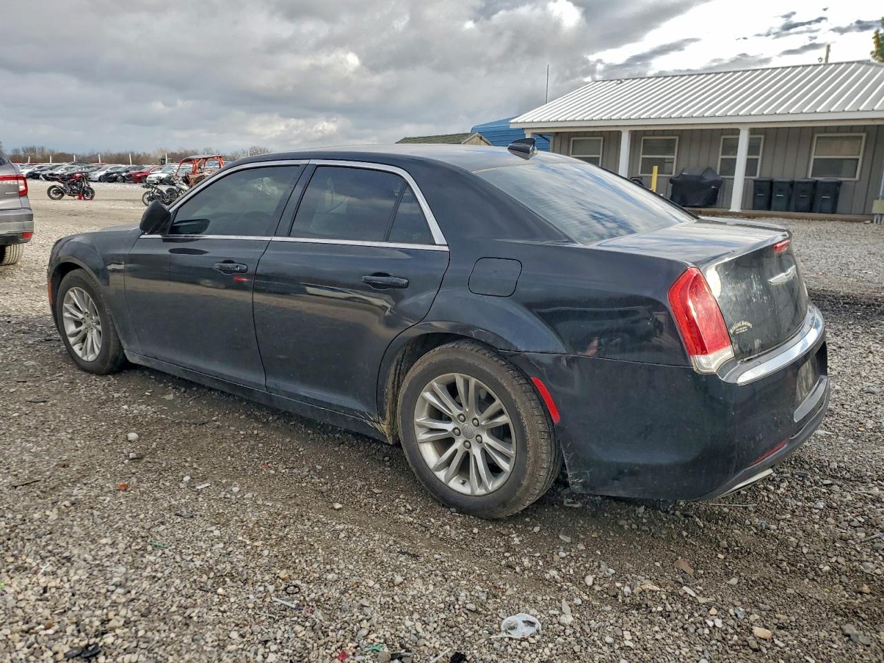 2016 Chrysler 300 VIN 2C3CCAAG6GH295590 photo 2