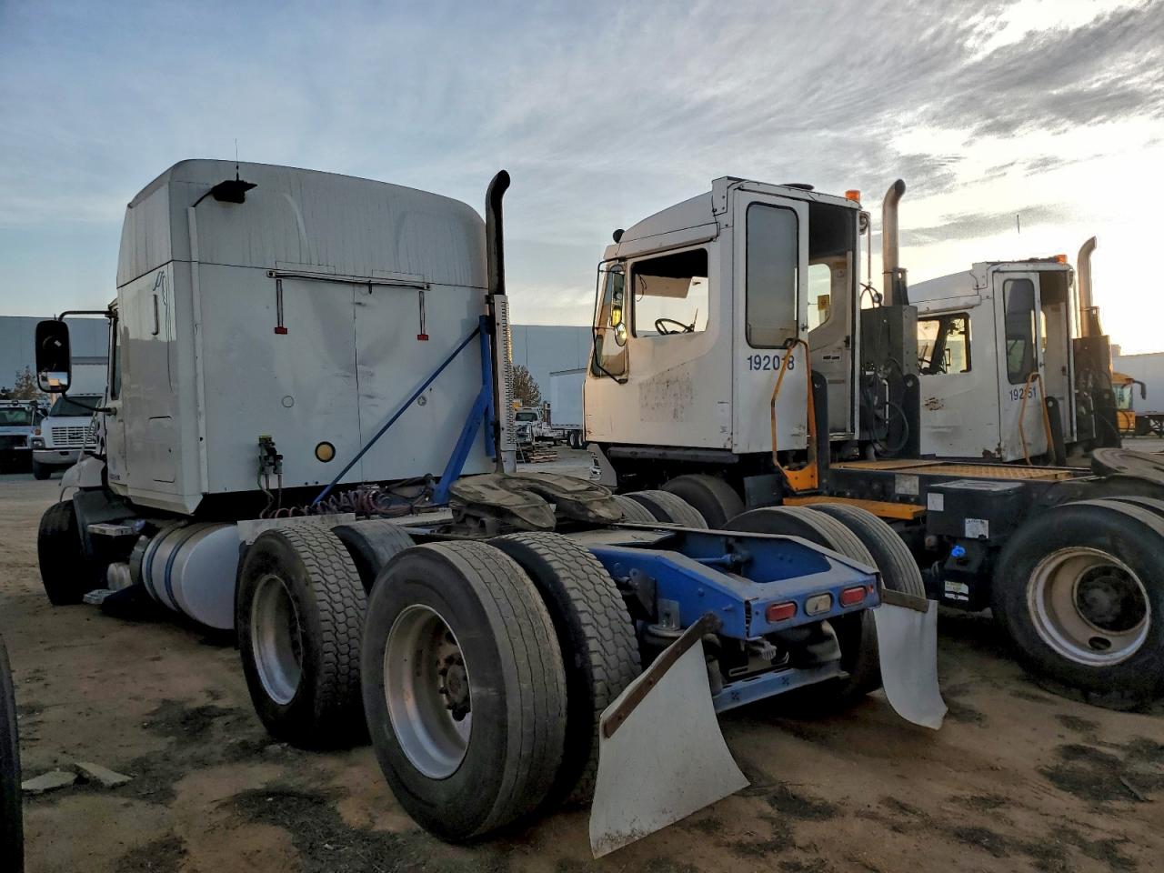 2013 MACK All models VIN 1M1AW02Y1DM028507 photo 3