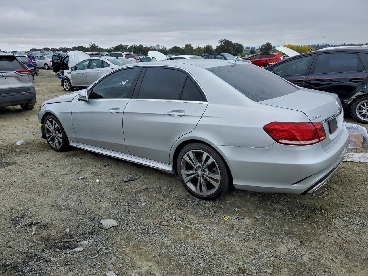 2016 Mercedes-Benz E-class VIN WDDHF5KB1GB221446 photo 2