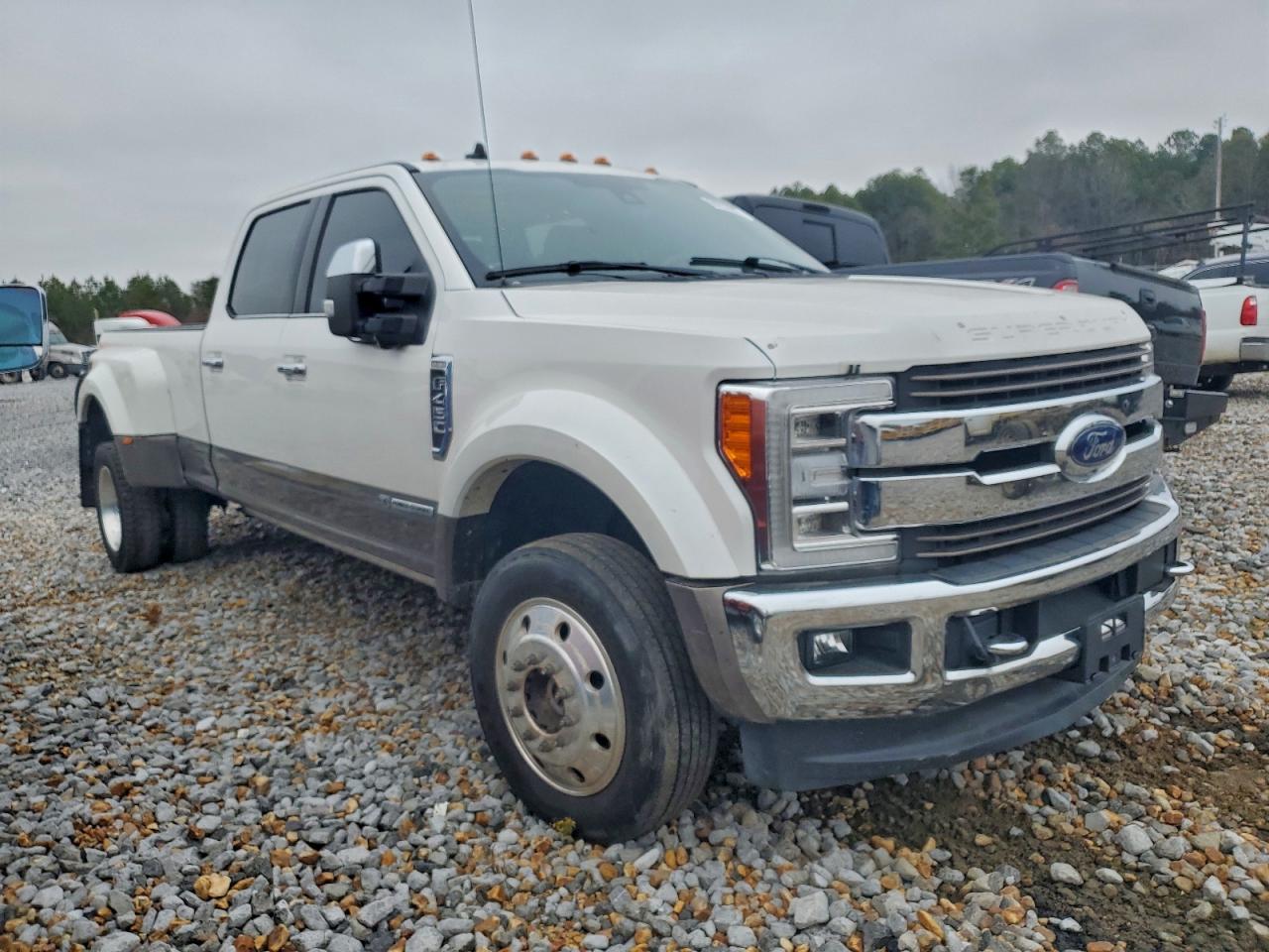 2019 Ford F450 VIN 1FT8W4DT1KEF39827 photo 4