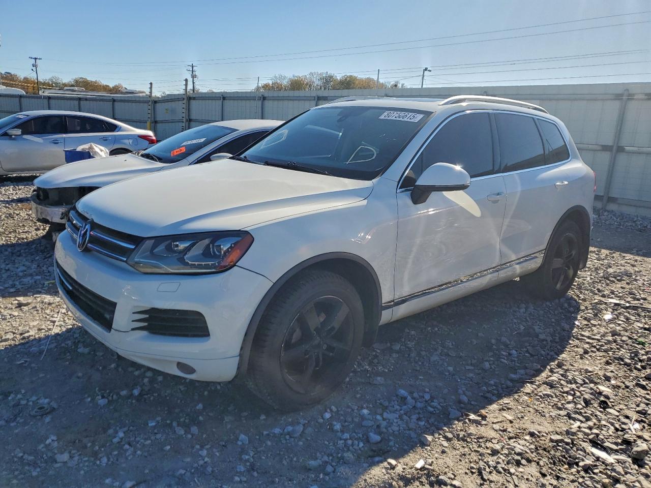 2013 Volkswagen Touareg VIN WVGEF9BP5DD001674 photo 1
