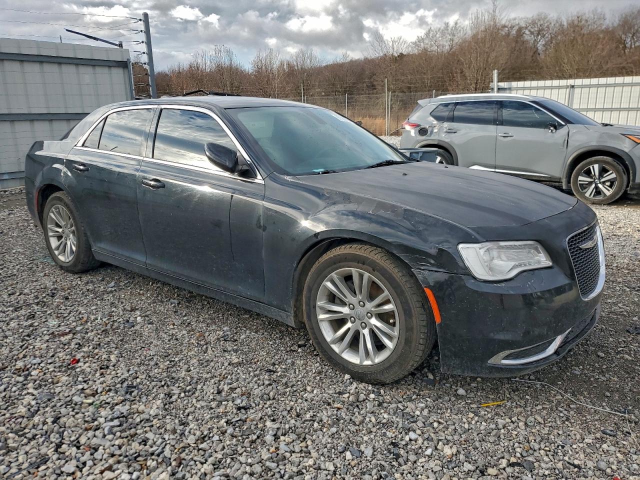 2016 Chrysler 300 VIN 2C3CCAAG6GH295590 photo 4