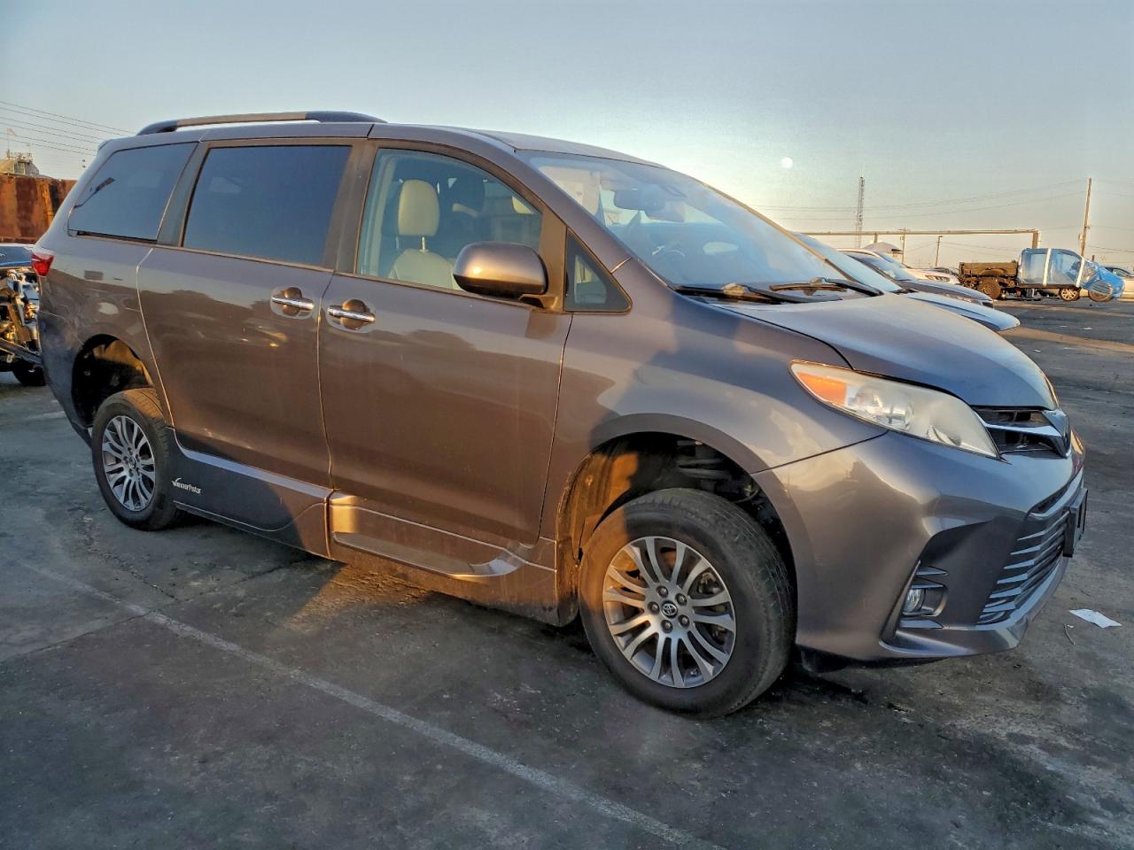 2019 Toyota All models VIN 5TDYZ3DC4KS017088 photo 4