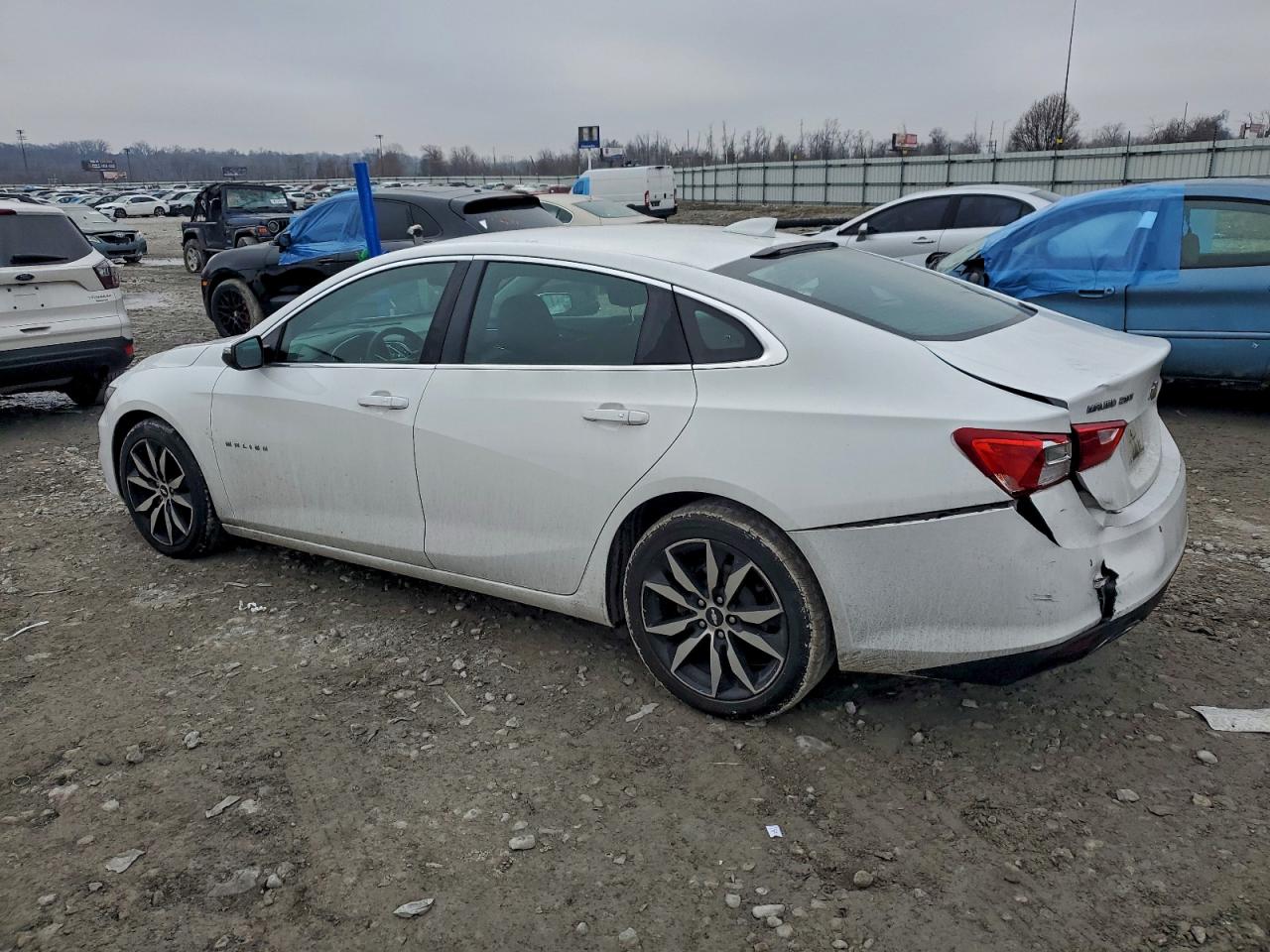 2016 Chev Malibu VIN 1G1ZF5SX4GF330625 photo 2