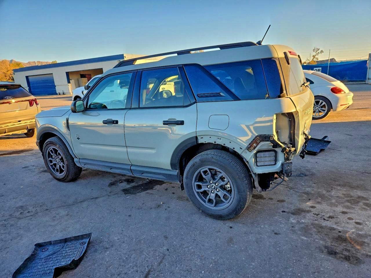2024 Ford Bronco VIN 3FMCR9B65RRE68369 photo 2