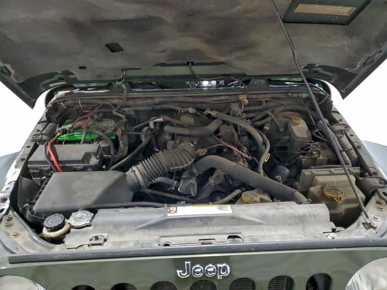 2008 Jeep Wrangler / VIN 1J4GA641X8L556547 photo 12