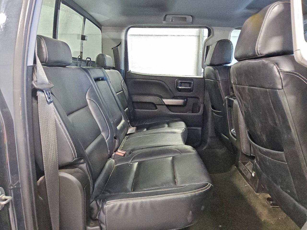 2018 Chevrolet All models VIN 3GCUKREC7JG250710 photo 10
