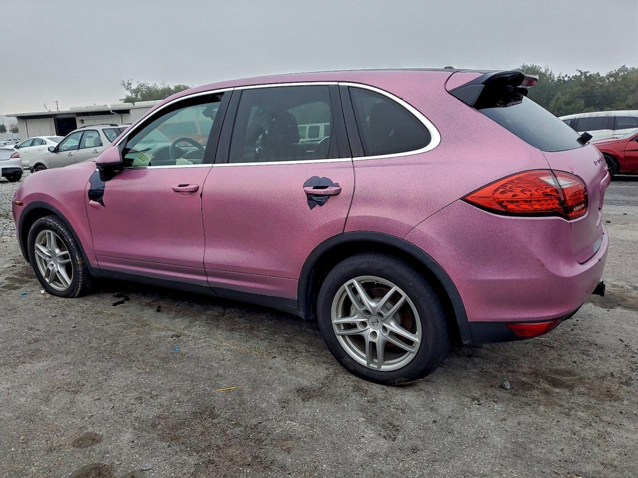 2011 Porsche Cayenne VIN WP1AB2A21BLA43658 photo 2