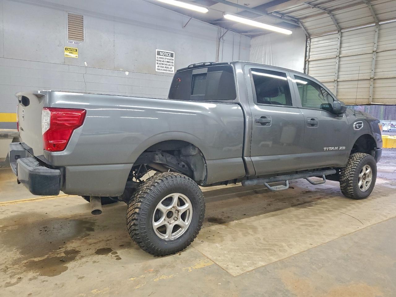 2017 Nissan TITAN VIN 1N6BA1F31HN526226 photo 3