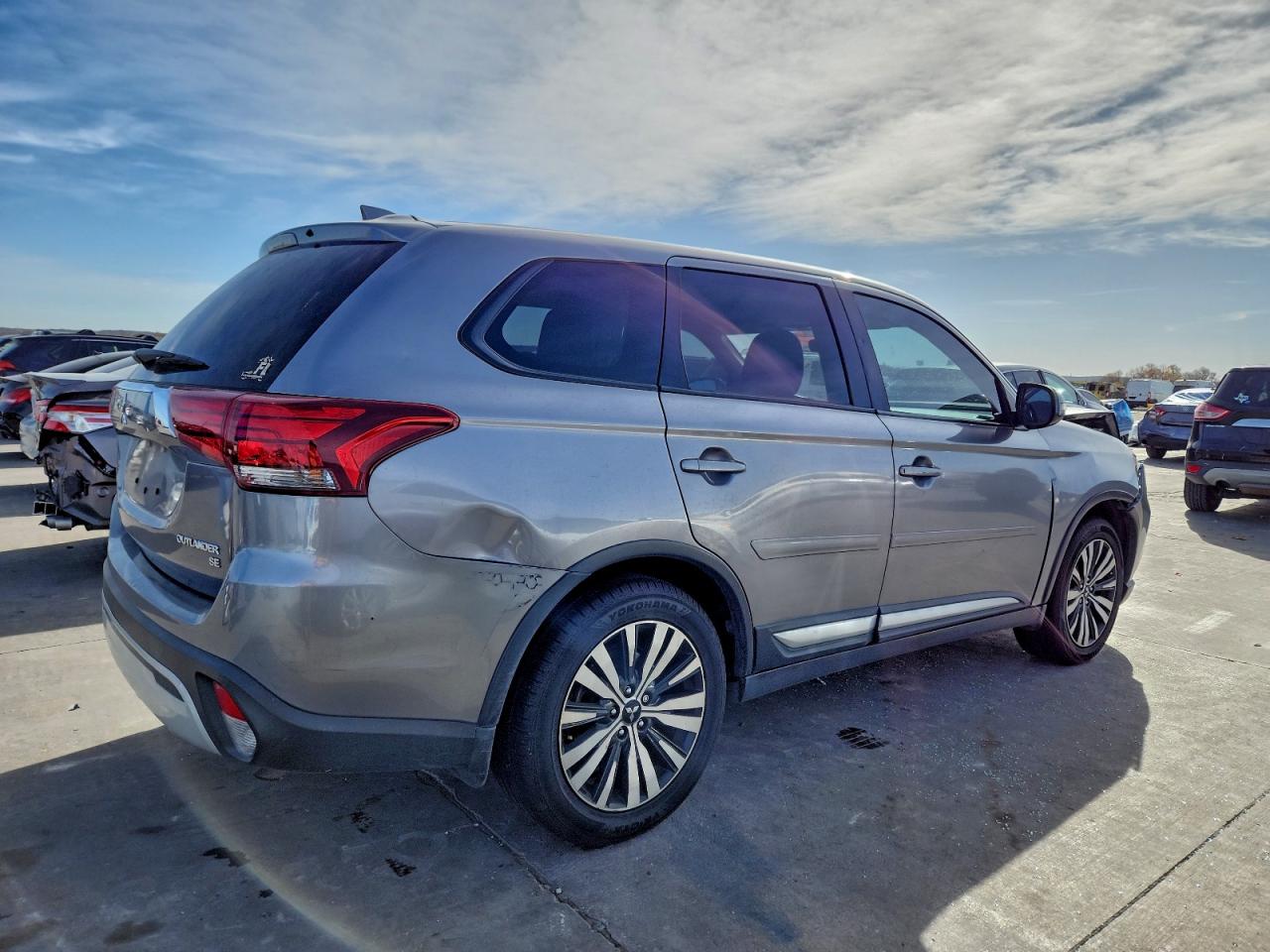2019 Mitsubishi Outlander VIN JA4AD3A3XKZ010224 photo 3