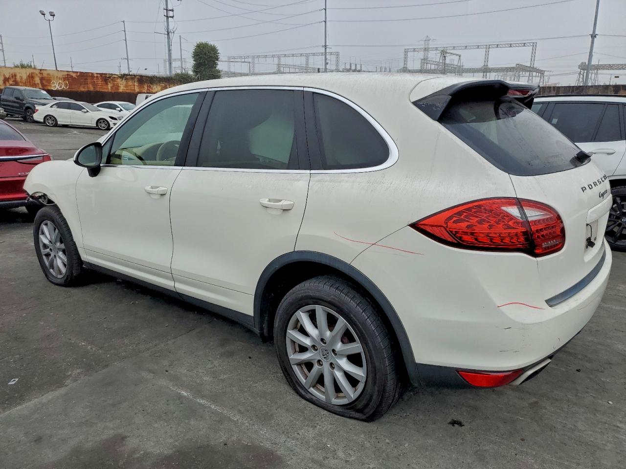 2011 Porsche Cayenne VIN WP1AA2A24BLA07935 photo 2