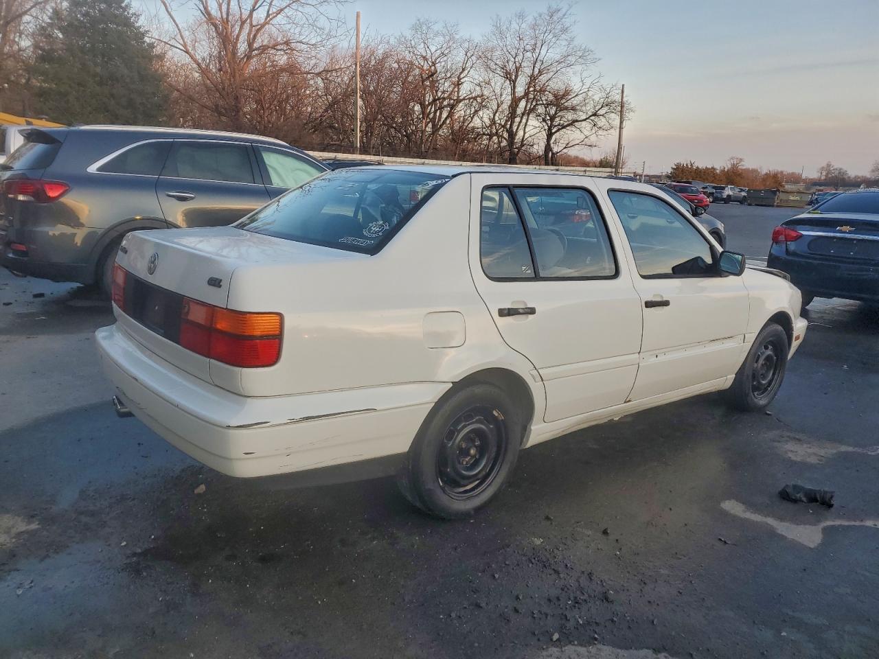 1998 Volkswagen Jetta VIN 3VWRA81H6WM107693 photo 3