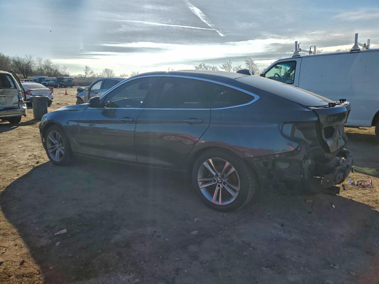 2018 BMW 3 series VIN WBA8Z9C53JB219705 photo 2