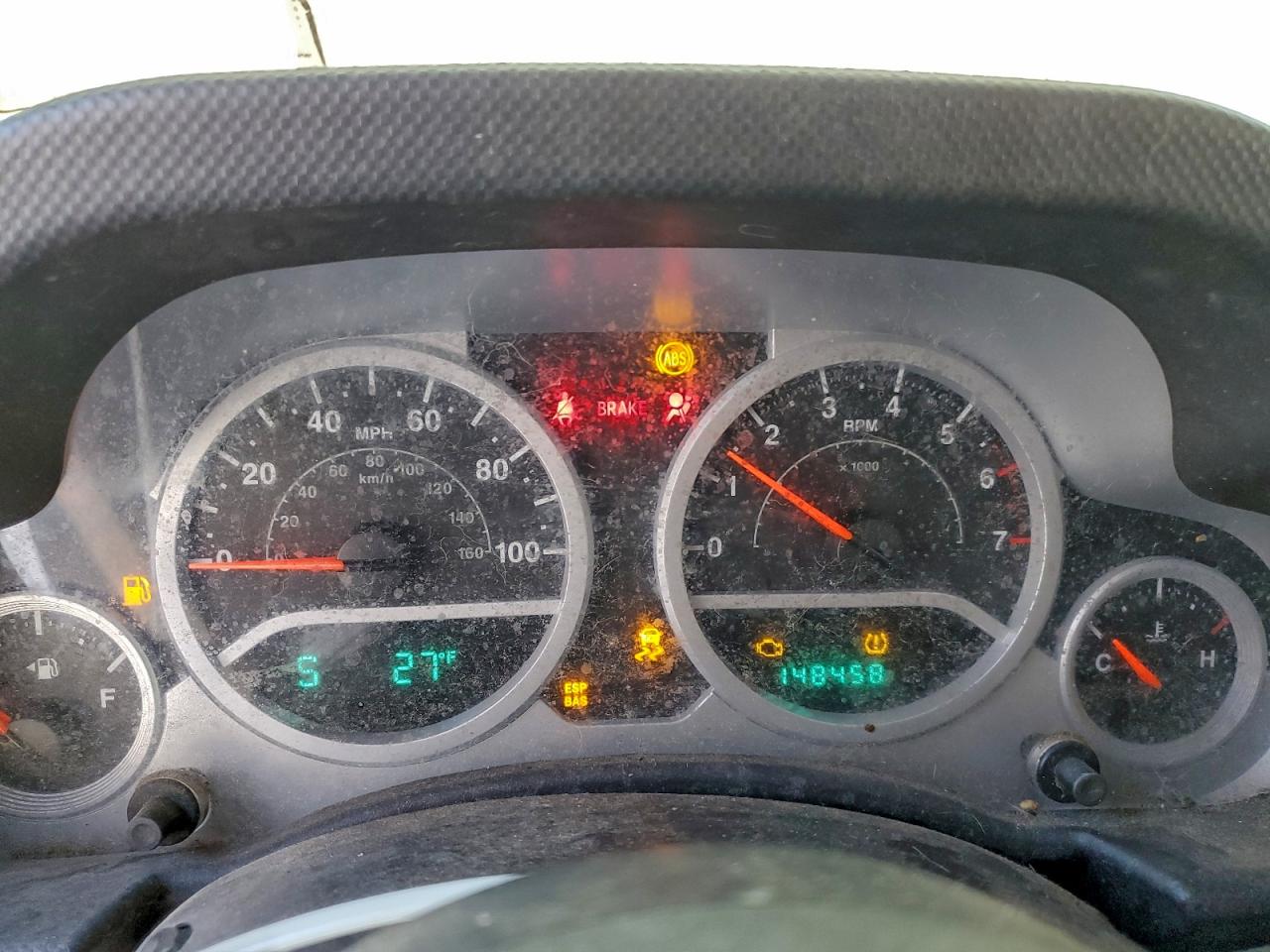 2008 Jeep Wrangler / VIN 1J4GA641X8L556547 photo 9