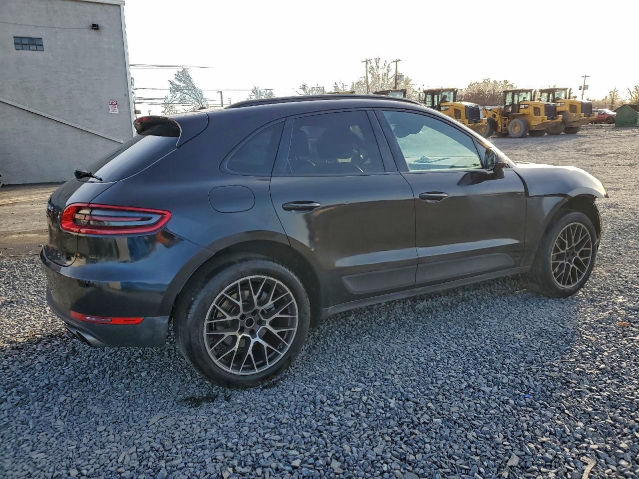 2017 Porsche Macan VIN WP1AB2A54HLB19411 photo 3