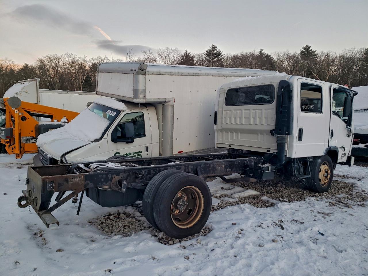 2022 Isuzu All models VIN 54DE5J1L3NSR01540 photo 3