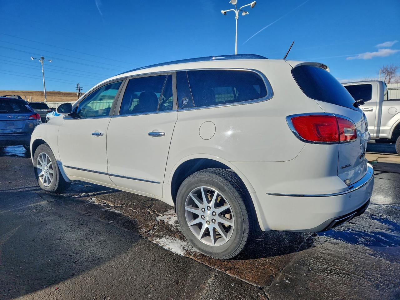 2017 Buick Enclave VIN 5GAKVBKD3HJ185352 photo 2