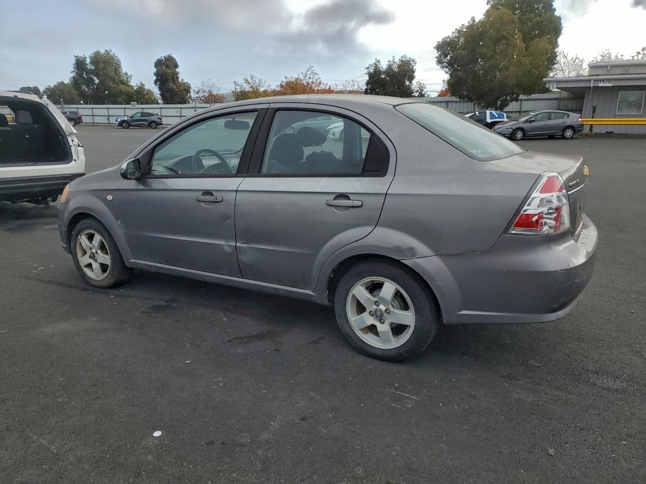2007 Chevrolet Aveo VIN KL1TG56627B103878 photo 2