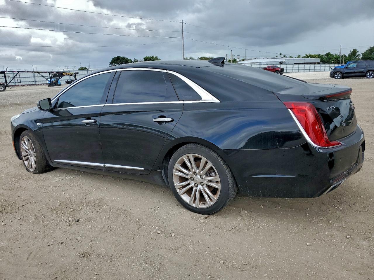2018 Cadillac Xts VIN 2G61M5S35J9135109 photo 2