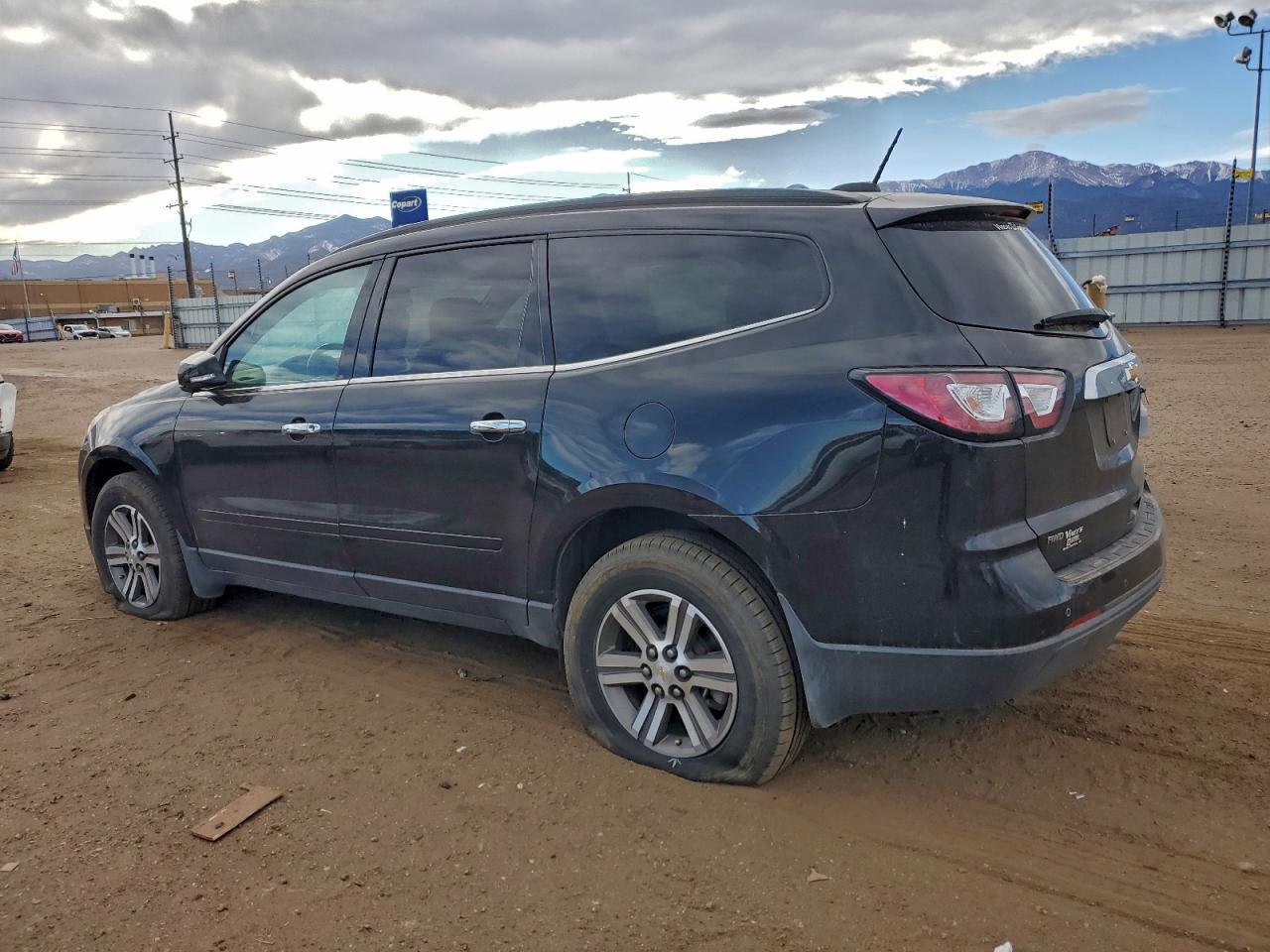 2016 CHEV Traverse VIN 1GNKVHKD8GJ128135 photo 2