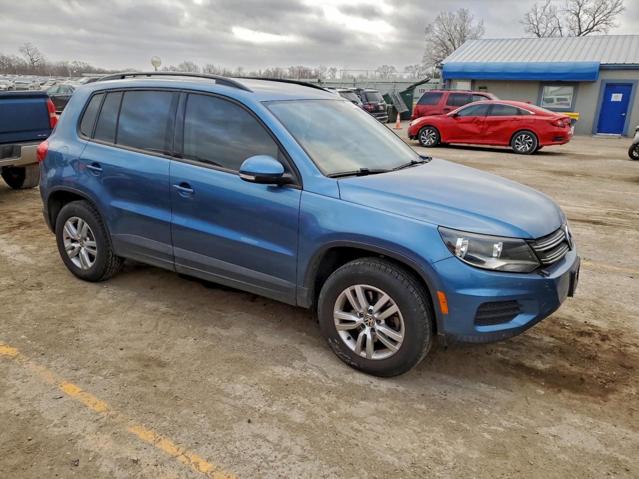 2017 Volkswagen Tiguan VIN WVGAV7AX3HK024220 photo 4