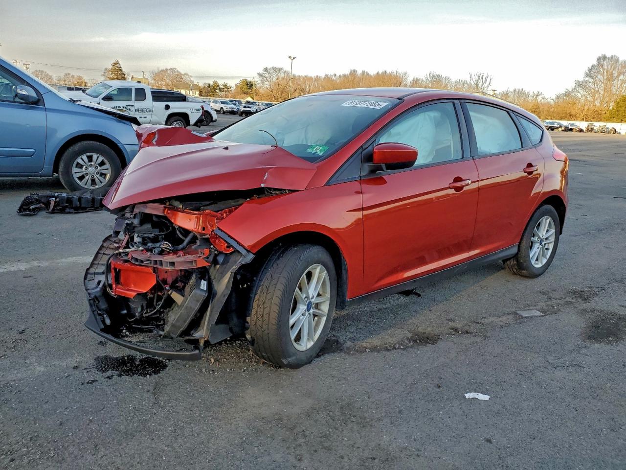 2018 Ford Focus VIN 1FADP3K23JL254899 photo 1